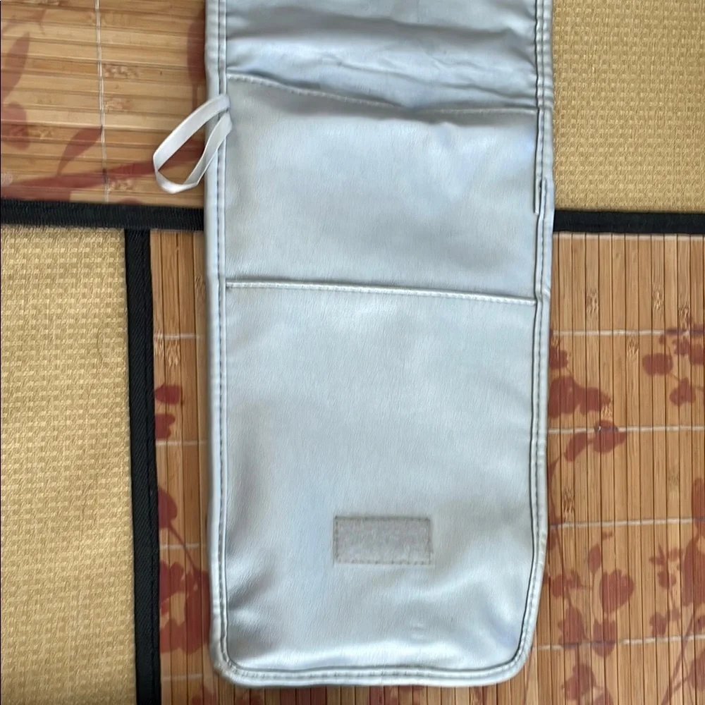 CHI Hair Straightener - Picture 5 of 9